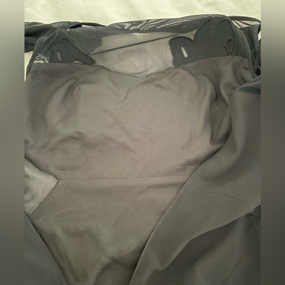 NWT Halston Heritage Women's size 2 Cap Sleeve semi sheer w/ floral embroidery - Picture 8 of 9